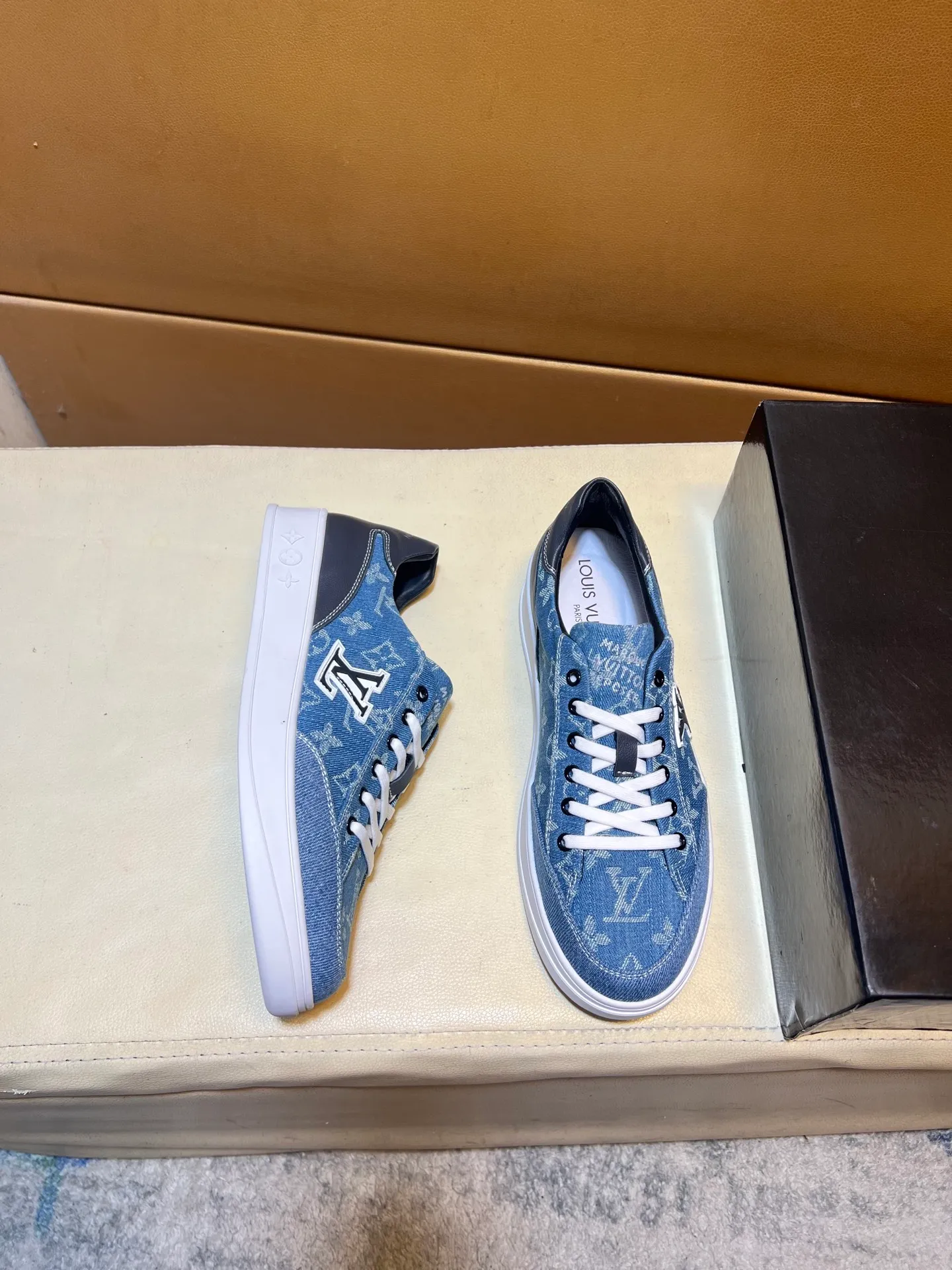 pp420💰👑👑《Louis vuitton/LV Louis Vuitton》original quality.~ Unique modern style sneakers. 🏃A must-have casual shoe for trendy men😍😍 Original brand imported from Italy, imported original leather, sheep lining (refuses to discolor and grind feet) Sole: Original sole provided by the original factory, French lazy style design ⚠️Fit to the feet, original quality, super comfortable original sole. It’s like shooting the real thing 🎬The real thing is better, high-quality sneakers, men’s shoe size: 38-44